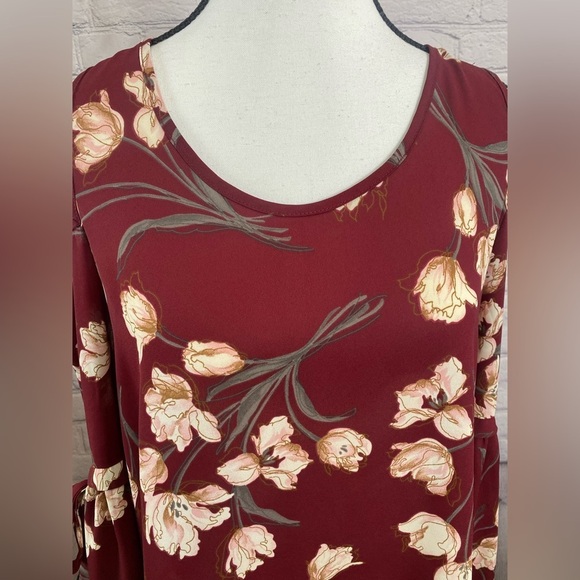 Sienna Sky Cold Shoulder Blouse size Medium - Picture 2 of 9